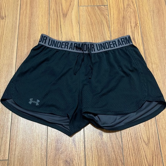 Under Armour black shorts - Picture 1 of 2